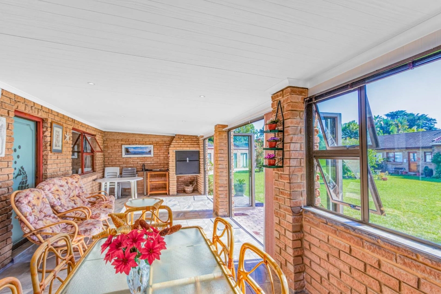 To Let 4 Bedroom Property for Rent in Brenton On Lake Western Cape